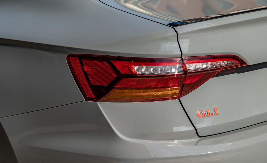 Детали экстерьера Volkswagen Jetta GLI 35th Anniversary 2019 года  (NA) (фото 28 из 44)